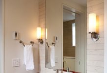 6 cách bài trí phòng tắm ấn tượng với gam màu đỏ 1