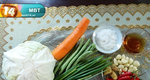 Cách làm bắp cải cuộn vị kim chi chua cay - 1