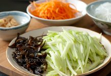 Hướng dẫn nấu món su su xào trứng - 1