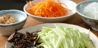 Hướng dẫn nấu món su su xào trứng - 1