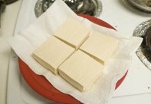 Cách làm đậu phụ sốt cà chua dân dã mà ngon cơm