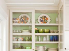 Cuối tuần, chị em xắn tay 'xử lý' nhà bẩn - 1