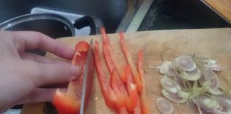 Gà chọi xào sả ớt giòn lạ miệng, ăn ngon miễn chê-1