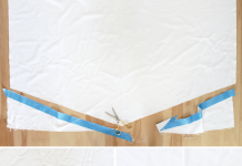 Trang trí cây thông Noel với thảm trải sàn - 1