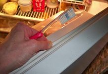 Cách lau chùi tủ lạnh sáng bóng không còn tì vết 5