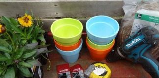 Làm giá để chậu hoa treo tường làm đẹp sân vườn - 1