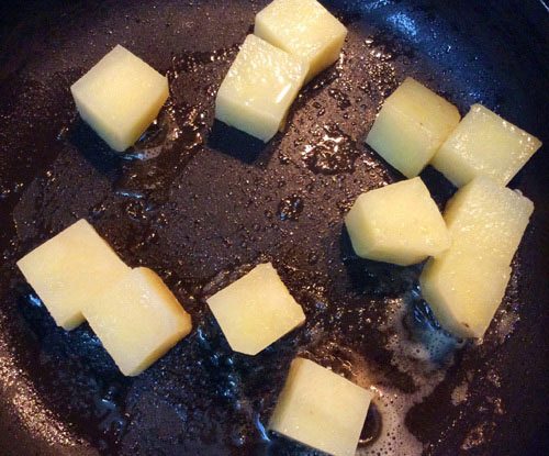 Cách làm món bò lúc lắc, khoai tây cực hấp dẫn - 3