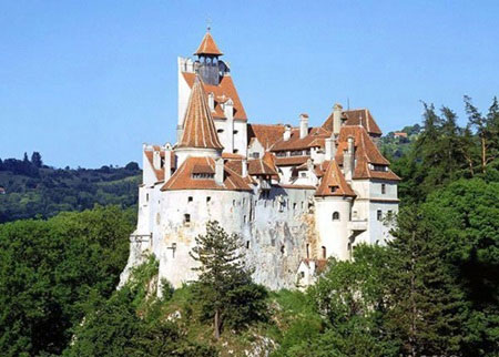 Những tòa lâu đài 'hút' khách nhất thế giới - 9