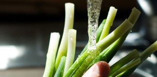 Làm hoành thánh nhân tôm giòn ngon - 1