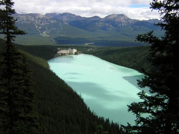 Những hồ nước đẹp nhất thế giới  - 6