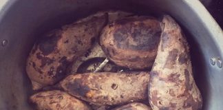 Cực hot: Cách nướng khoai lang bằng thìa inox thơm lừng1