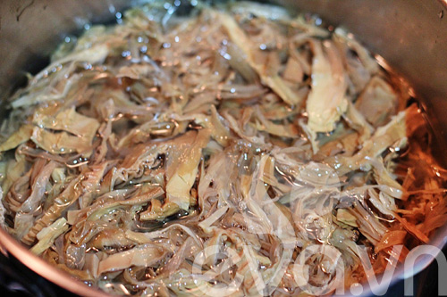 Cách nấu canh măng lưỡi lợn cho mâm cơm Tết thêm ngon - 4