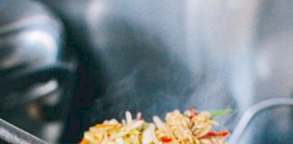 Ngày-mưa-chán-cơm-làm-mì-xào-thập-cẩm-ăn-chơi-6