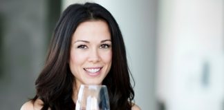 Trẻ hơn 5 tuổi với rượu vang đỏ và dưa chuột