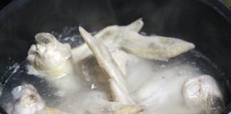 Cánh gà rim nấm cho bữa cơm đậm đà - 1