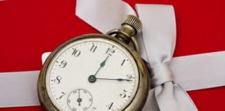 Nên hay không nên tặng đồng hồ khai trương tân gia? - 1