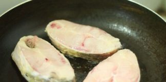 Canh cá nấu dưa chua nóng hổi vừa ăn vừa thổi ngon cơm