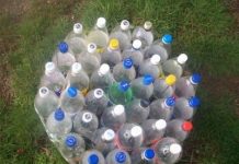 Cách tái chế vỏ chai nhựa thành bàn ghế đẹp lạ 4