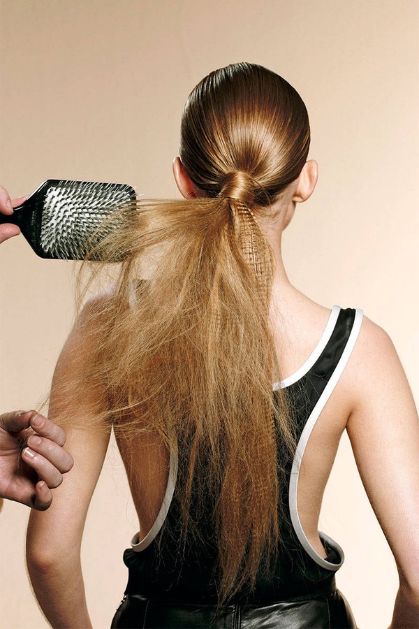 Tường tận 3 cách biến tấu sang trọng hợp ngày thu cho mái tóc dài 4