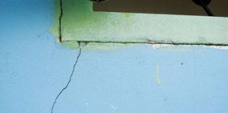 Cách khắc phục cho tường nhà bị nứt, thấm nước do mưa  - 1