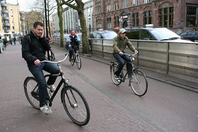 Amsterdam nổi tiếng với các kênh rạch và những chàng trai vui tính, thân thiện.