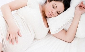 Stress là một hiện tượng phổ biến ở các bà mẹ mang thai nhưng nó không hề đơn giản nếu không có dấu hiệu thuyên giảm. Căng thẳng quá mức sẽ dẫn đến hiện tượng sinh non, mãn tính – không tốt cho thai nhi. Nếu bạn đang ở trong tình trạng này, hãy tham khảo 7 cách làm giảm stress trong quá trình mang thai dưới đây: