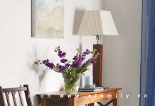 Cách sử dụng thông minh 1 chiếc bàn gỗ đơn điệu  - 1