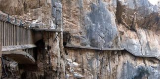 Thót tim trên con đường nguy hiểm nhất thế giới