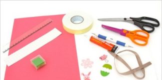 Với mẫu hộp in sẵn trên bìa màu, bạn sẽ dễ dàng làm theo cách gấp hộp quà này thật nhanh gọn. Trang trí chút thôi bạn sẽ có ngay một hộp quà cực kỳ dễ thương cho mình rồi đấy 