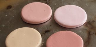 Nặn bánh bông lan đất sét bằng 5 bước siêu dễ 1