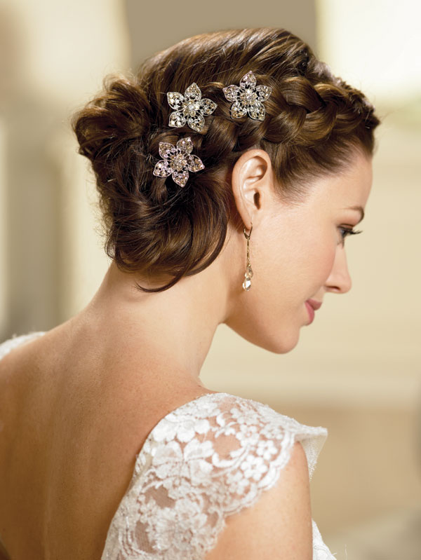 8 kiểu tóc cô dâu đẹp nhất năm 2012 - 3