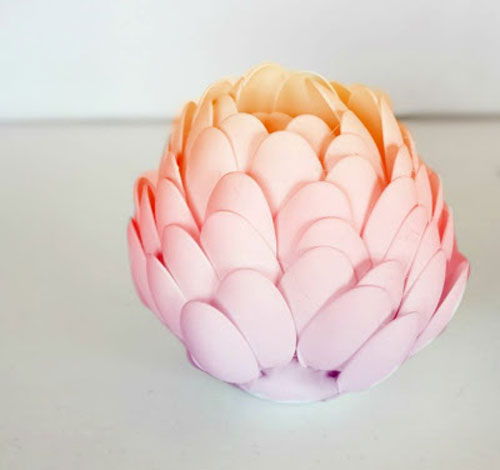 Cách làm hoa sen từ thìa nhựa trang trí Tết cực đẹp - 7