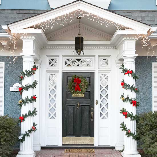 Focus on Traditional Wreaths and Garlands
