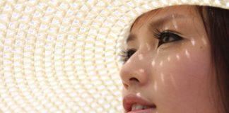 Cách dán lông mi giả đẹp tự nhiên như Tâm Tít