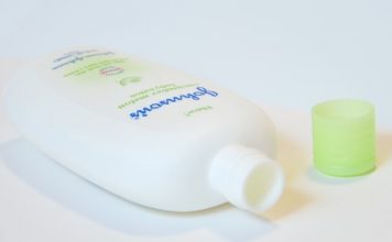 Biến vỏ chai thành giỏ đựng điện thoại