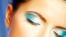 Hướng dẫn trang điểm mắt thật cá tính ngày 8/3 - 1