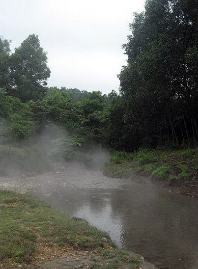 Suối khoáng nóng Bang (Quảng Bình)