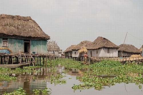 Ngôi làng trên hồ độc đáo ở châu Phi - 8