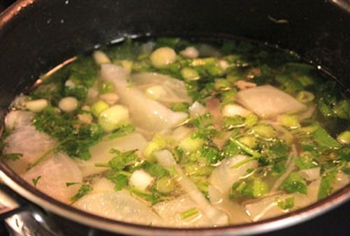 Đơn giản canh củ cải nấu thịt nạc xay  - 6