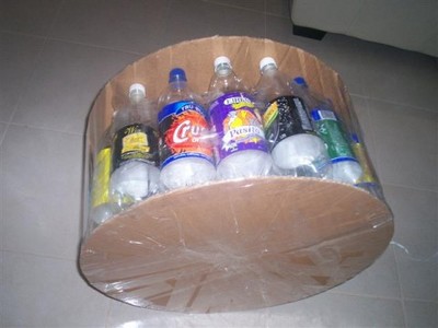 Cách tái chế vỏ chai nhựa thành bàn ghế đẹp lạ 6
