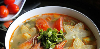 Canh chua tôm nấu khế
