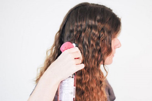 Cách uốn tóc tại nhà cực dễ cho mái tóc xoăn bồng bềnh 4