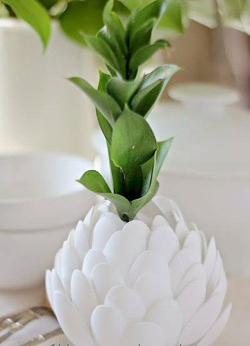 Cách làm hoa sen từ thìa nhựa trang trí Tết cực đẹp - 6
