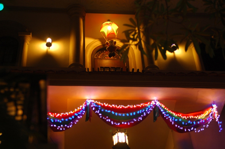 Trang trí đèn quanh nhà chào đón giáng sinh - 10