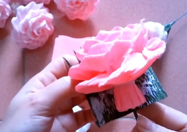 Chi tiết cách làm hoa hồng xoắn giấy 'để ai cũng làm được'7