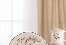 Bàn ăn cho đêm giáng sinh thêm ấm áp Chén đĩa hình lá nguyệt quế