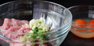 Cách làm thịt hấp trứng muối lạ miệng ngon cơm - 1