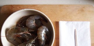 Tôm chiên tỏi cay thơm cho cả nhà ngon cơm 1