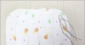 Mẹ tự khâu bao tay chuẩn bị đón bé chào đời - 1