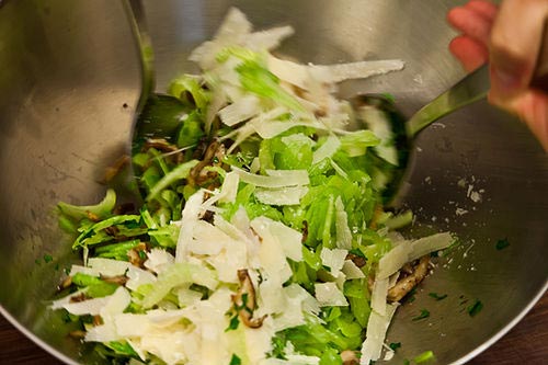 Hướng dẫn làm salad nấm cần tây ngon lạ  - 11